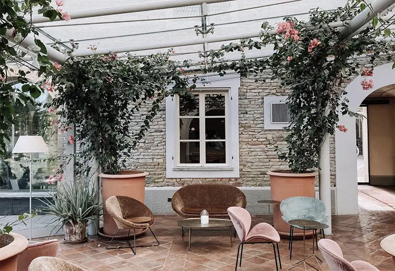 Relais San Maurizio poltroncine e fiori