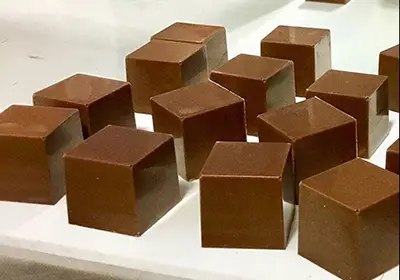 quanti-tipi-di-cioccolato-esistono-exclusive-brands-torino-cubetti-cioccolato